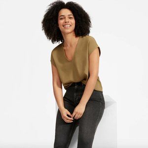 Everlane Japanese GoWeave V-Neck Tee